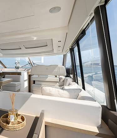 Prestige 590S - 2026 - Capri Boat Service Luxury